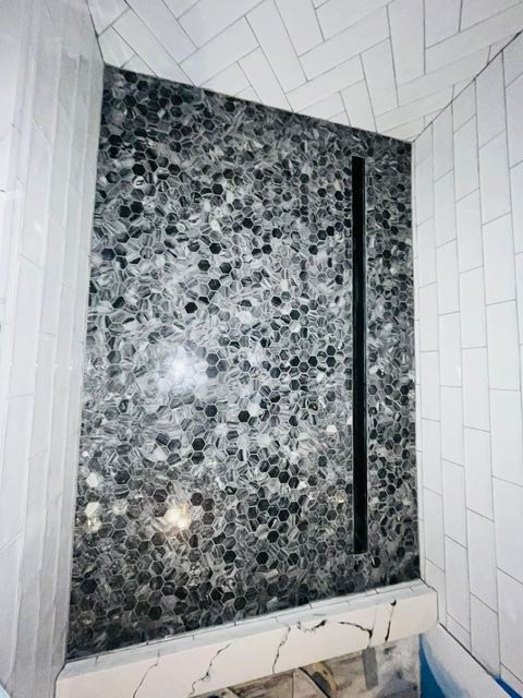 Pebble floor laid to the drain