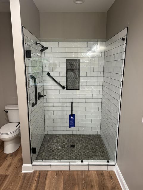 White subway walls over a black pebble floor
